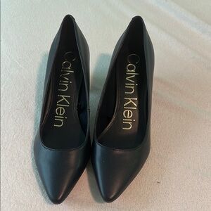 Calvin Klein Women's Natalia Navy Pumps Sz 7 NWOB